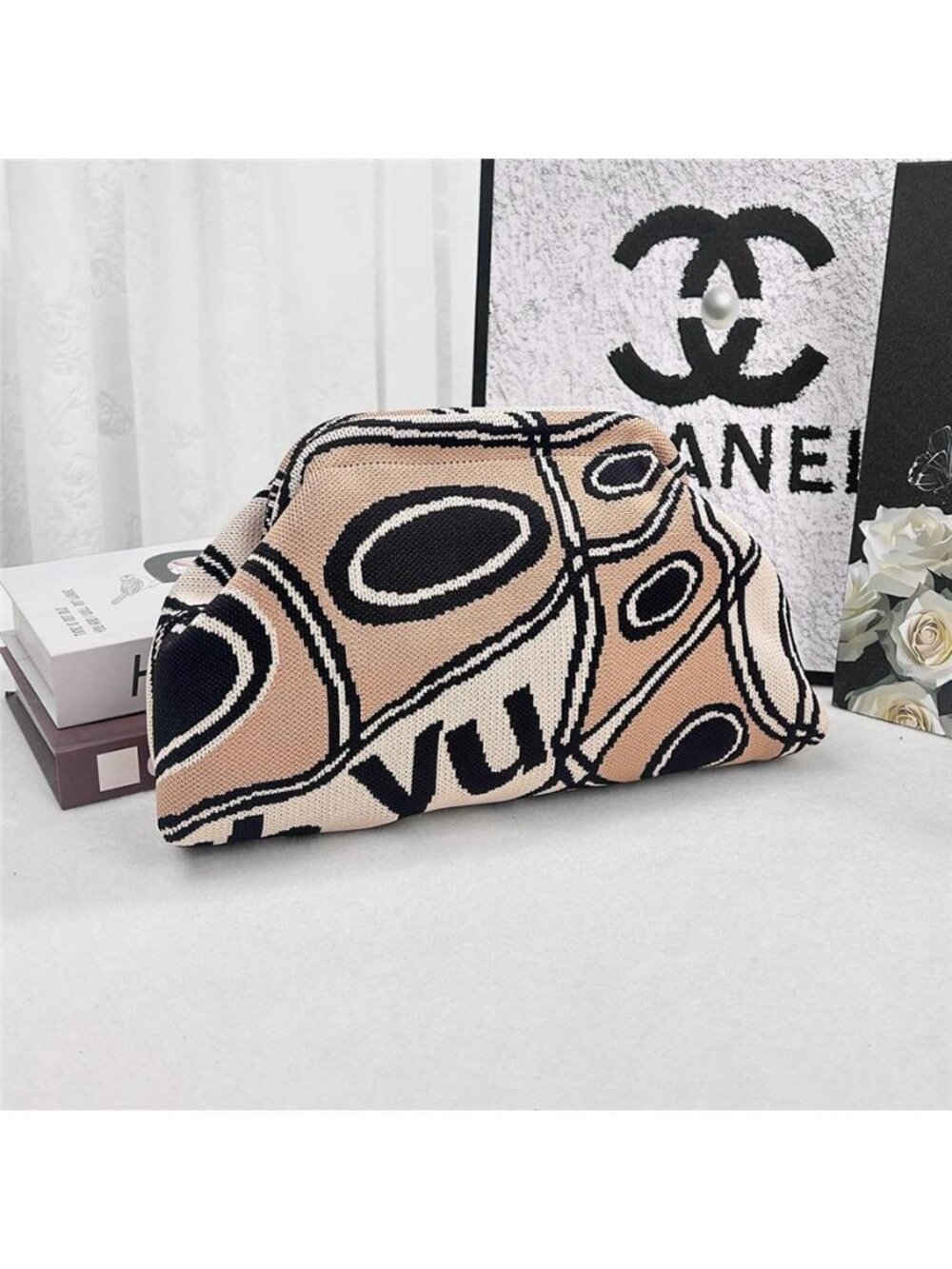 Abstract Pattern Clutch - Picture 5 of 6